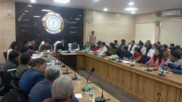 बैठक में शामिल अधिकारी