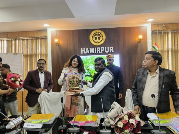 सभापति ने समीक्षा बैठक में अफसरों को लगाई कड़ी फटकार