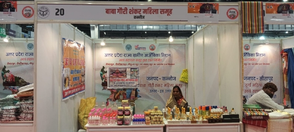 कन्नौज में इत्र के कारोबार से आत्मनिर्भर बनीं महिलाएँ, मिली ग्लोबल पहचान