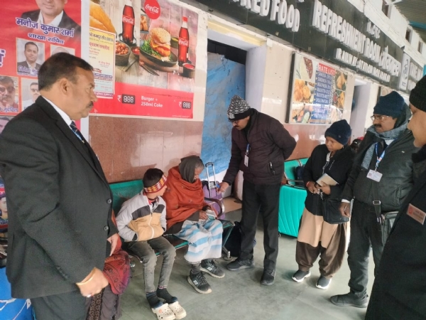 वरिष्ठ मंडल वाणिज्य प्रबंधक आदित्य गुप्ता के निर्देशन में चलता किलेबंदी टिकट चेकिंग अभियान। वरिष्ठ मंडल वाणिज्य प्रबंधक आदित्य गुप्ता के निर्देशन में चलता किलेबंदी टिकट चेकिंग अभियान।