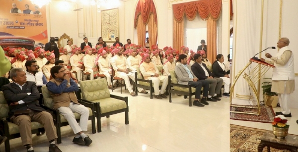 मप्र के युवा प्रतिभागियों ने की राज्यपाल से मुलाकात