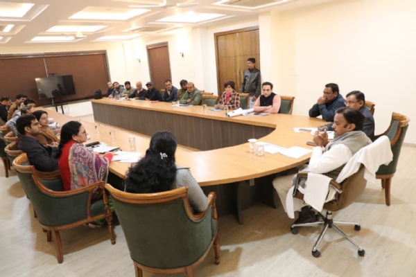 उप मुख्यमंत्री राजेन्द्र शुक्ल सर्किट हाउस रीवा में आयोजित बैठक में