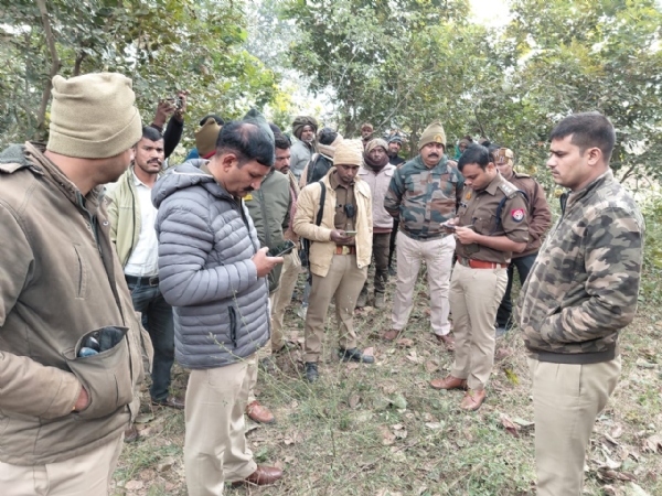 घटनास्थल पर पुलिस