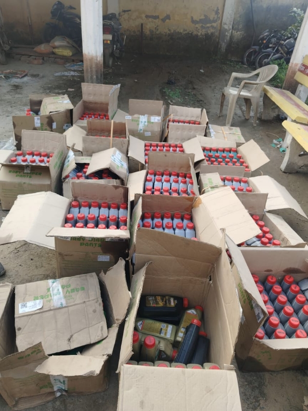 बरामद नकली मोबिल