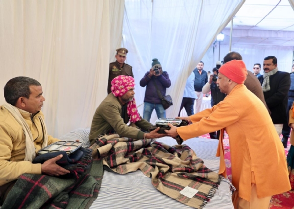 ठंड से लोगों को बचाने के लिए मुख्यमंत्री ने प्रशासन और नगर निगम प्रशासन को दिए निर्देश* ठंड से लोगों को बचाने के लिए मुख्यमंत्री ने प्रशासन और नगर निगम प्रशासन को दिए निर्देश*