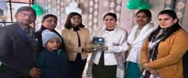 पुस्तक का विमोचन करते हुए डीएम जसजीत कौर पुस्तक का विमोचन करते हुए डीएम जसजीत कौर