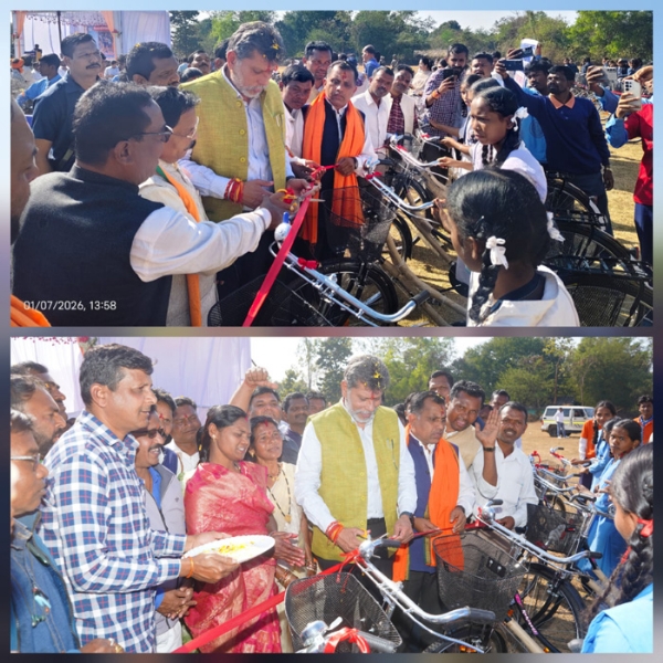 किरण देव ने 209 छात्राओं को किया साइकिल वितरण किरण देव ने 209 छात्राओं को किया साइकिल वितरण