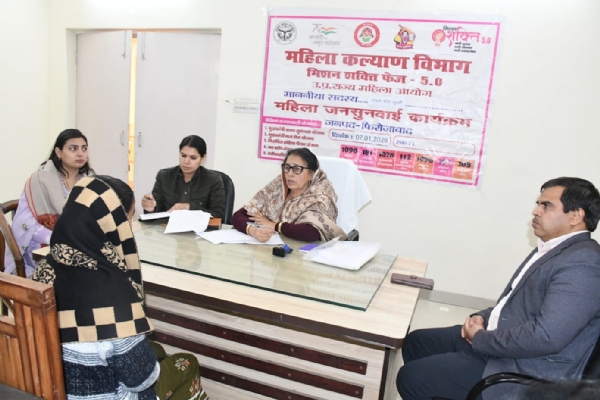 जनसुनवाई करती सदस्या