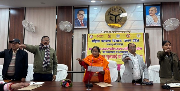 बाल विवाह मुक्त भारत की शपथ दिलाती राज्य महिला आयोग की सदस्य नीलम प्रभात व अन्य। बाल विवाह मुक्त भारत की शपथ दिलाती राज्य महिला आयोग की सदस्य नीलम प्रभात व अन्य।