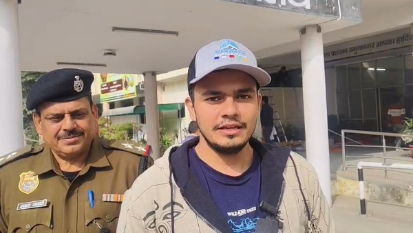 जानकारी देते हुए दुष्यंत