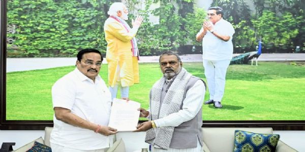 केन्द्रीय जल शक्ति मंत्री से मिले मप्र के उद्यानिकी मंत्री केन्द्रीय जल शक्ति मंत्री से मिले मप्र के उद्यानिकी मंत्री