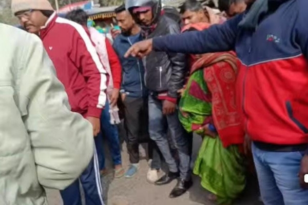 मौके पर मौजूद लोग मौके पर मौजूद लोग