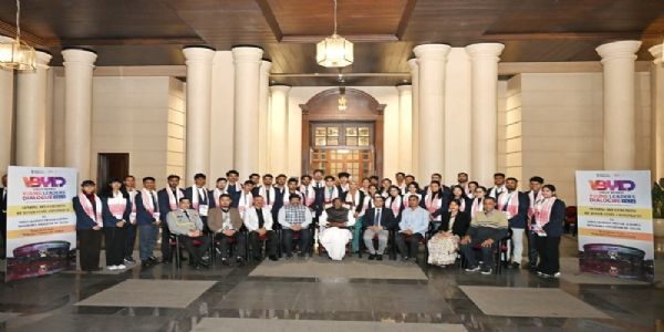 37 युवा नेतृत्वकर्ताओं ने राज्यपाल से की मुलाकात