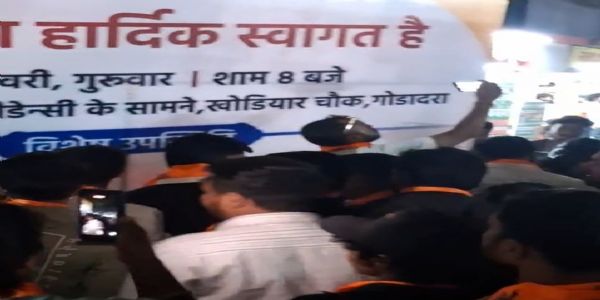 सूरत के गोडादरा में आम आदमी पार्टी की सभा से पहले विरोध, गोपाल इटालिया के पोस्टरों पर फेंकी गई स्याही, तनाव