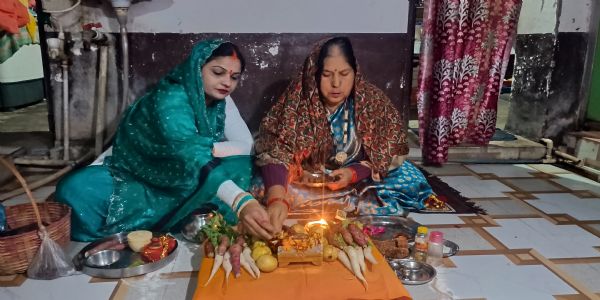 धूम धाम से मनाया गया संकष्टी गणेश चतुर्थी का पर्व चंद्र दर्शन के बाद व्रती माताओं ने किया पारण