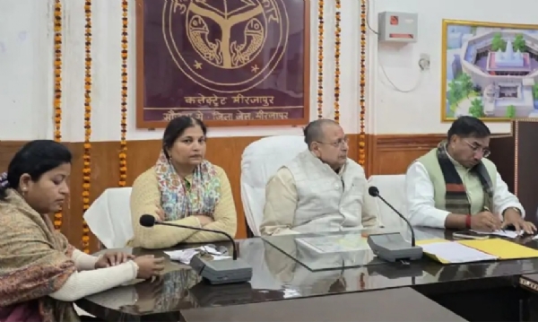 कलेक्ट्रेट सभागार में उपस्थित जनप्रतिनिधि। कलेक्ट्रेट सभागार में उपस्थित जनप्रतिनिधि।