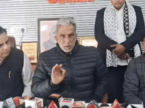 प्रेस वार्ता करते केंद्रीय मंत्री कृष्णपाल गुर्जर प्रेस वार्ता करते केंद्रीय मंत्री कृष्णपाल गुर्जर