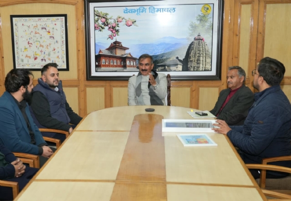 मुख्यमंत्री पर्यटन विभाग का अभियान लांच करते हुए