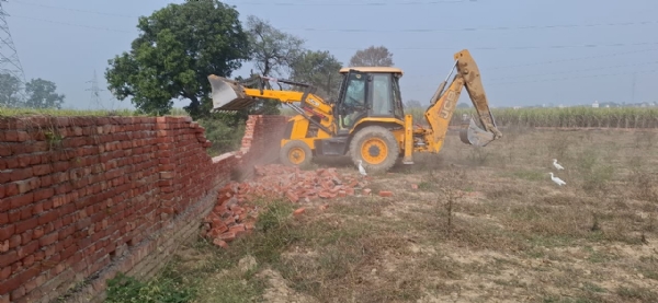 ध्वस्तीकरण करता बुल्डोजर