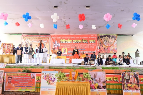 प्रयागराज के श्री कटरा रामलीला कमेटी परिसर में आयोजित तीन दिवसीय रामायण मेले का शुभारंभ करते हुए उपमुख्यमंत्री केशव प्रसाद मौर्य का छाया चित्र