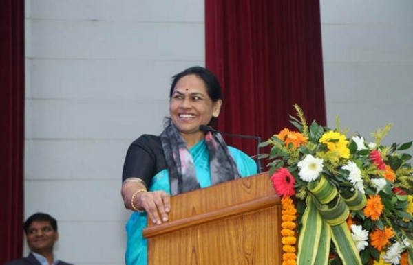 कार्यक्रम को संबोधित करते केंद्रीय श्रम और रोजगार राज्य मंत्री शोभा करंदलाजे कार्यक्रम को संबोधित करते केंद्रीय श्रम और रोजगार राज्य मंत्री शोभा करंदलाजे