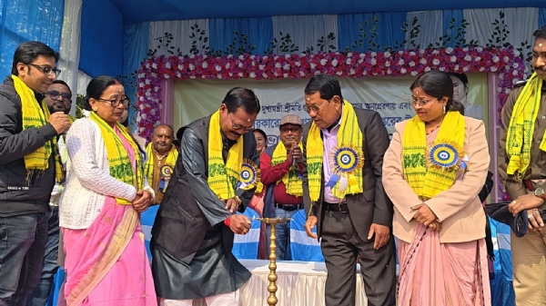 कार्यक्रम का उद्घाटन करते राजगंज के विधायक खगेश्वर राय