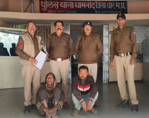 पुलिस गिरफ्त में दो वारंटी