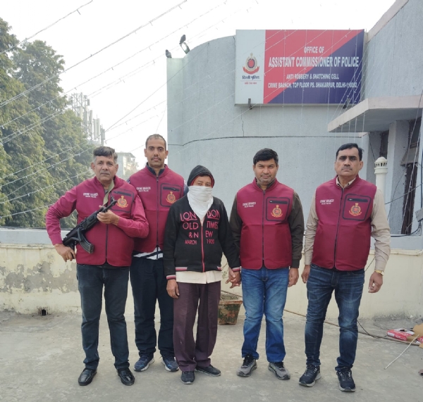 हत्या के मामले में गिरफ्तार आरोपित की फोटो