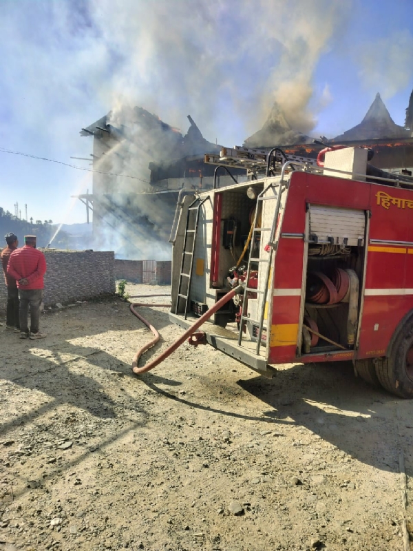 पुराने महल में आग