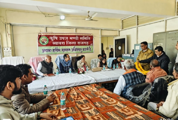 कृषि उपज मंडी का किया निरीक्षण, किसान व व्यापारियों से की चर्चा कृषि उपज मंडी का किया निरीक्षण, किसान व व्यापारियों से की चर्चा
