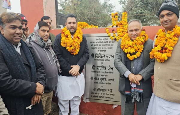 सोनीपत:विधायक निखिल मदान और मेयर राजीव जैन विकास कार्यों को आरंभ करवाते हुए