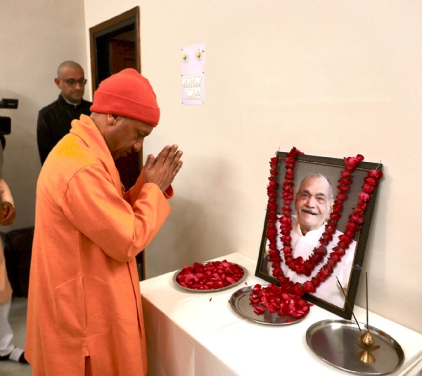 समाजसेवी परमेश्वर प्रसाद को सीएम योगी ने दी भावभीनी श्रद्धांजलि*