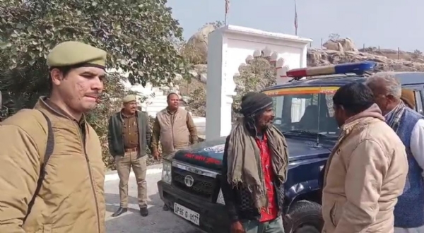 घटना स्थल पर  पुलिस और परिजन