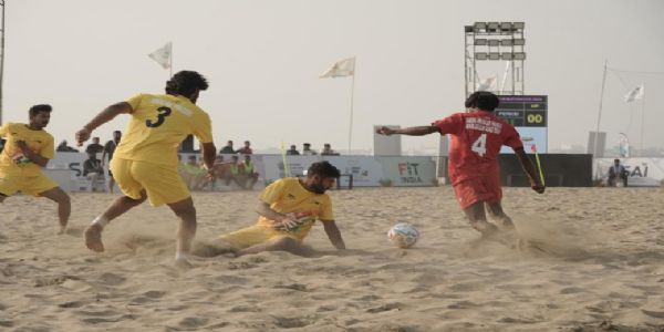 खेलो इंडिया बीच गेम्स  2026 के बॉयज़ बीच सॉकर ग्रुप स्टेज मैच का दृश्य
