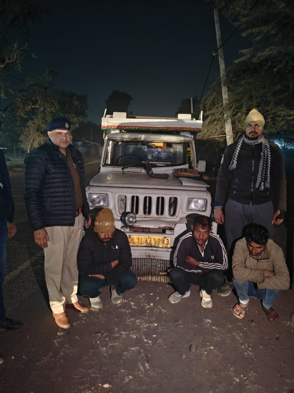 फिरोजपुर झिरका सीएस टीम के साथ गस्त के दौरान