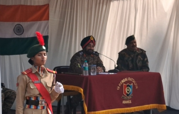 कैडेट्स को संबोधित करते एडीजे