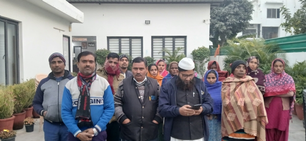 विधायक से परिजनो ने लगाई शव ढूंढने की गुहार ,तीन दिन पहले गहरे नाले में डूब गया था युवक विधायक से परिजनो ने लगाई शव ढूंढने की गुहार ,तीन दिन पहले गहरे नाले में डूब गया था युवक