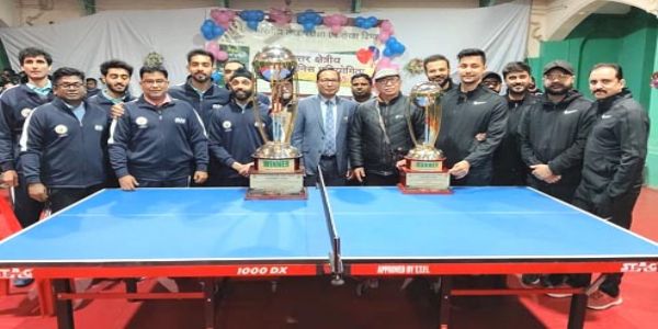 टेबल टेनिस प्रतियोगिता की विजेता टेबल टेनिस प्रतियोगिता की विजेता