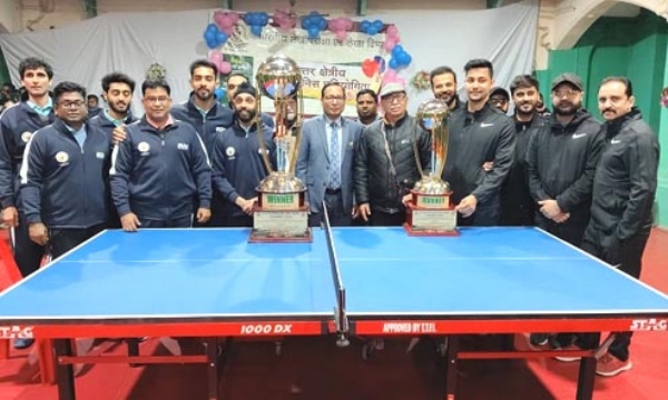 टेबल टेनिस प्रतियोगिता की विजेता टेबल टेनिस प्रतियोगिता की विजेता