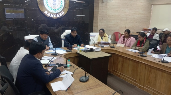 बैठक में शामिल अधिकारी