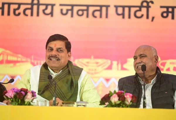 भाजपा प्रदेश कार्यालय में पत्रकारों से बातचीत करते हुए मुख्यमंत्री डॉ मोहन यादव 2 भाजपा प्रदेश कार्यालय में पत्रकारों से बातचीत करते हुए मुख्यमंत्री डॉ मोहन यादव 2