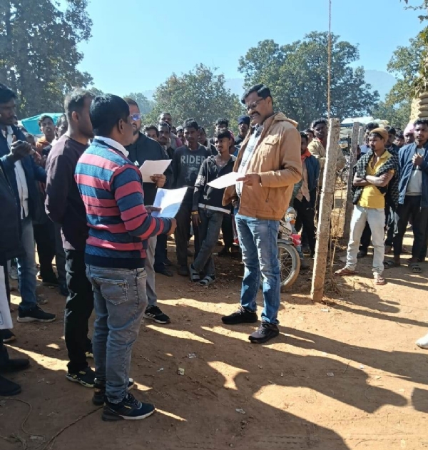 निरीक्षण करते कलेक्टर निरीक्षण करते कलेक्टर