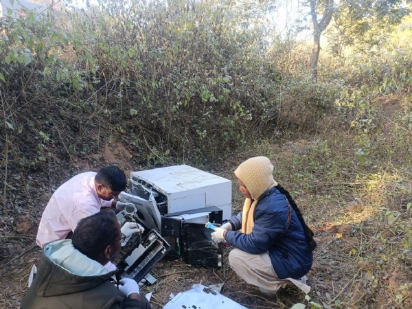 बरामद एटीएम मशीन का एक दृश्य
