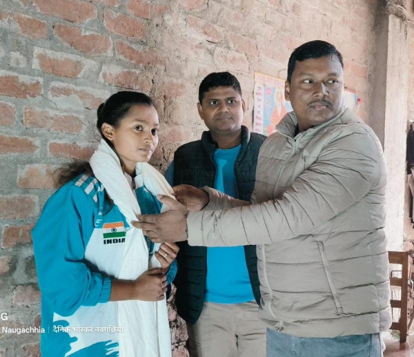 सम्मानित करते जिप अध्यक्ष