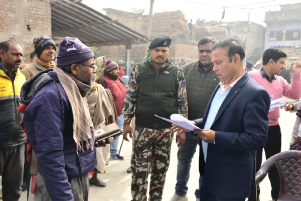 निरीक्षण करते जिलाधिकारी