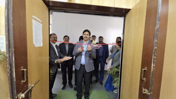 प्रधानाचार्य संवर्ग अधिकारियों के लिए प्रशिक्षण कार्यक्रम का फीता काटकर शुभारंभ करते मुख्य अतिथि प्रमुख सचिव डॉ. हरिओम