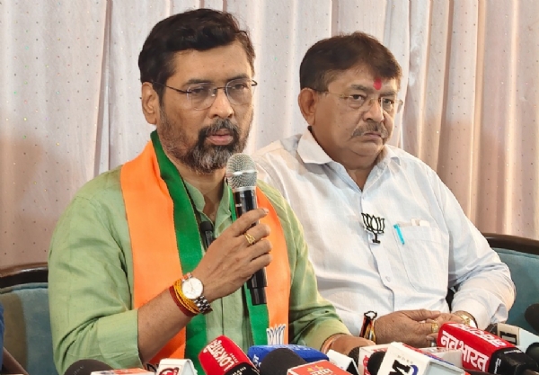 प्रेस कॉन्फ्रेंस के दौरान भाजपा नेता। प्रेस कॉन्फ्रेंस के दौरान भाजपा नेता।