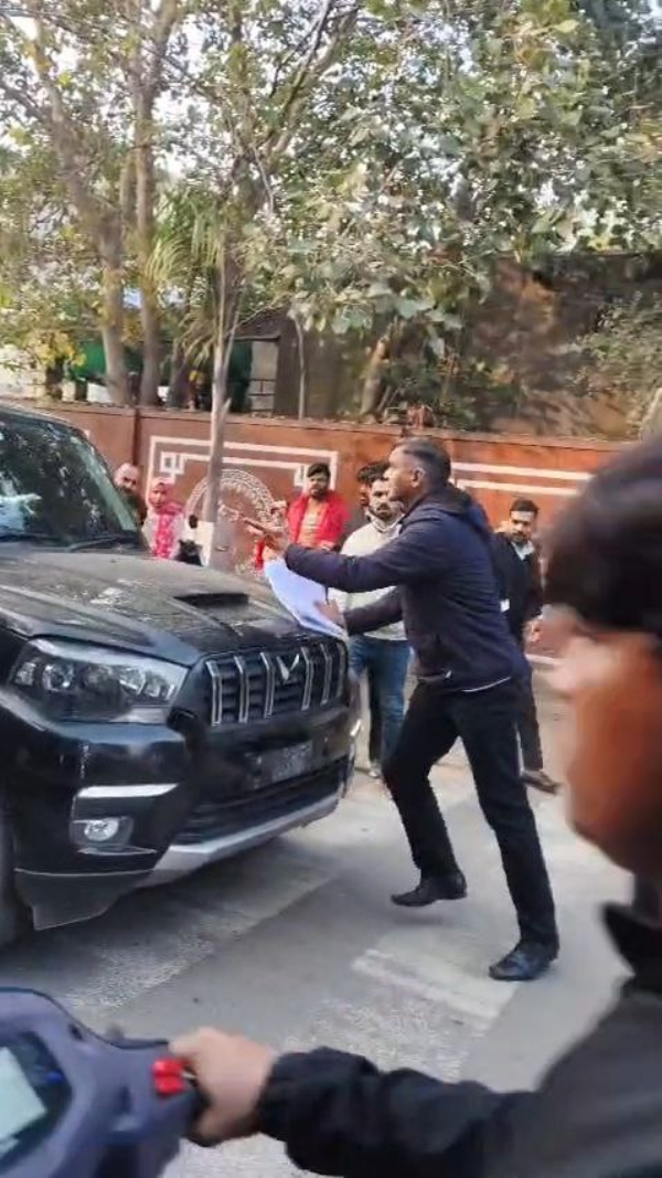 भीलवाड़ा में कानून को खुली चुनौती, एसपी बंगले के सामने युवती का किडनैप, पुलिस को कुचलने की कोशिश