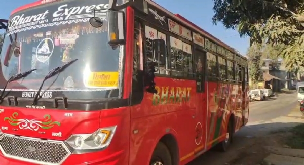 तोड़ी गई बस