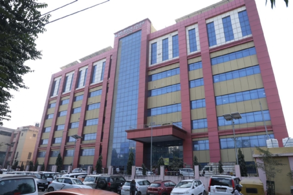 उपचार दौरान मरीज ने छठी मंजिल से छलांग लगाकर की आत्महत्या